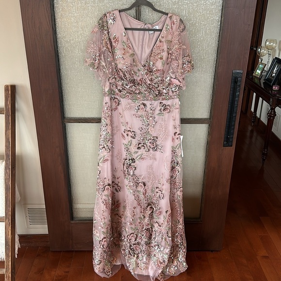 Mac Duggal FLORAL EMBELLISHED SHORT SLEEVE GOWN size 8 Sold ou… - Picture 7 of 17